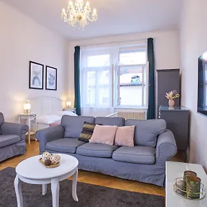 charles-bridge-premium-apartments.praguehotelsweb.com/